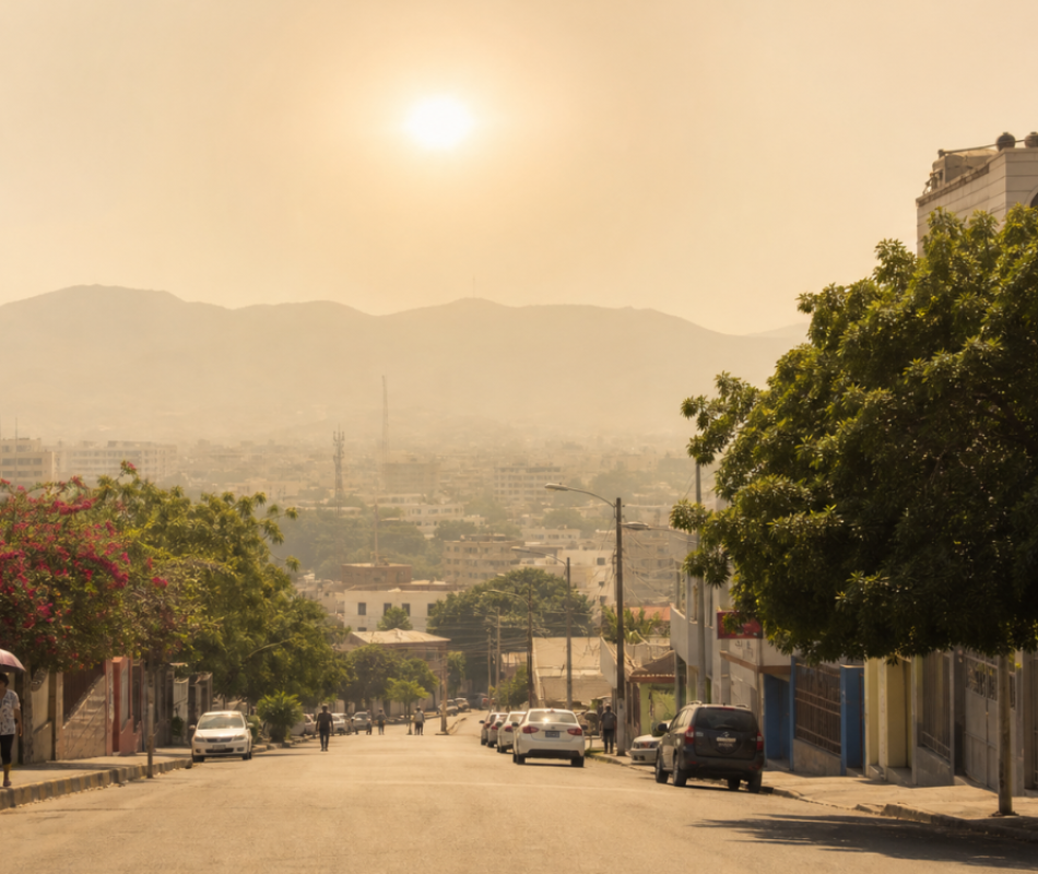 Ciudad dominicana bajo calor intenso y presencia de polvo del Sahara